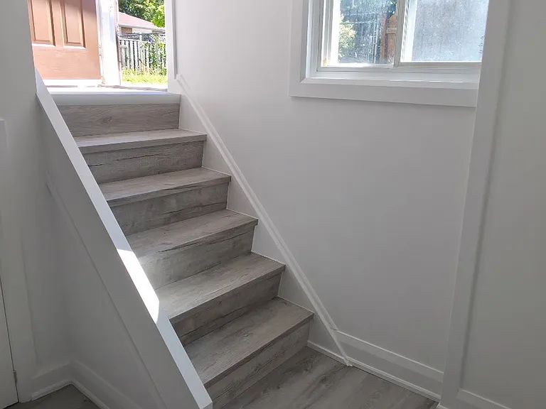 149 Gunn St #LOWER LEVEL — Photo 1