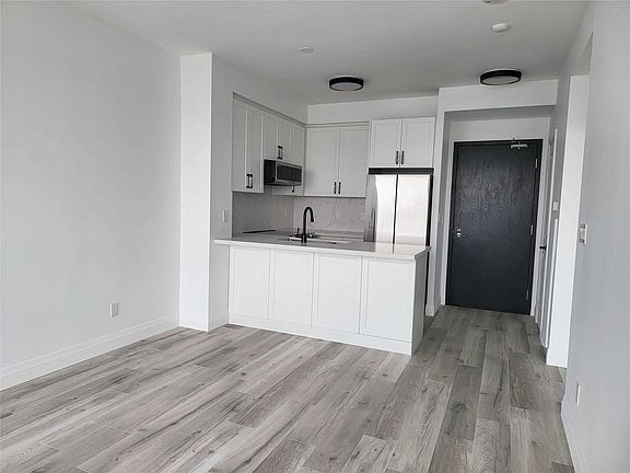 3rd image of 18 Yorkville Ave #2306