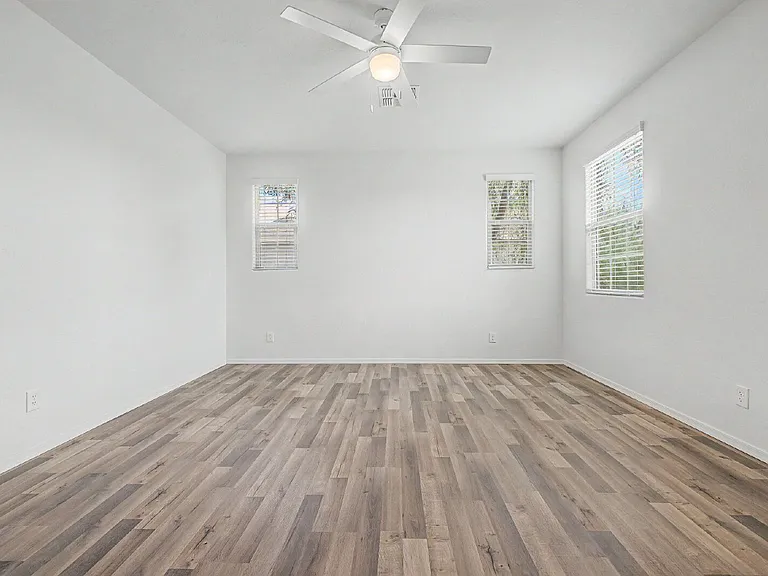 2540 N 149th Ave — Photo 16