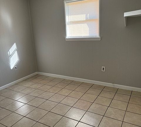 5th image of 1419 Bean St Unit 1419