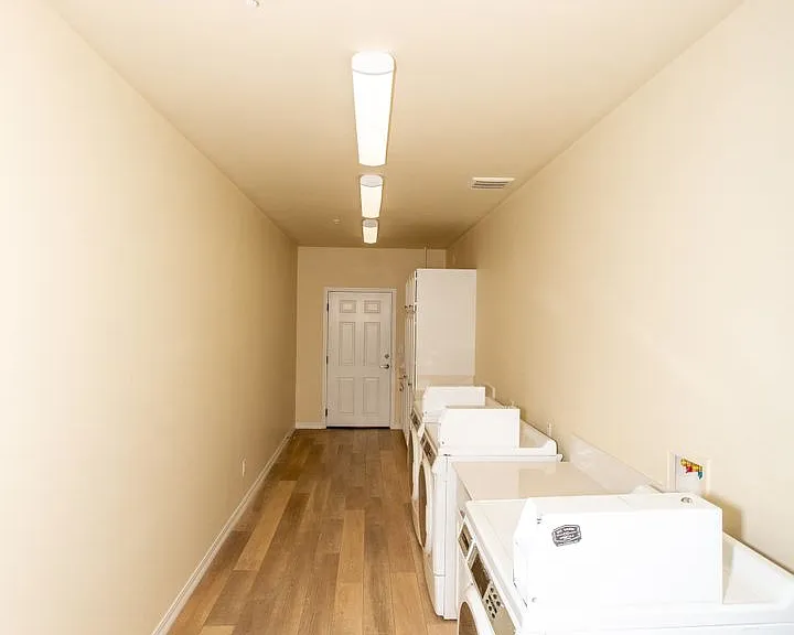 1117 E Gurley St — Photo 7