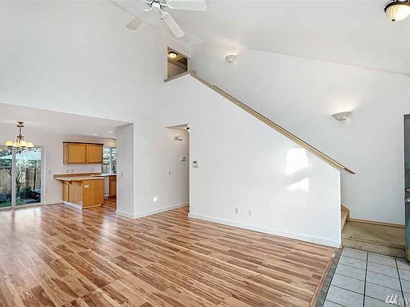 3rd image of 9515 188th St E