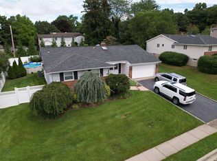 44 Peerless Dr, Oyster Bay, NY 11771