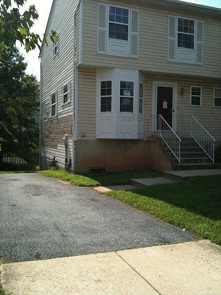 918 Sharma St photo 1