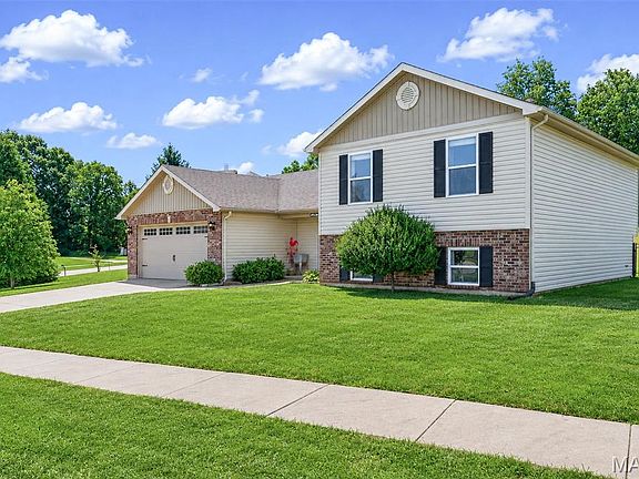 2nd image of 1609 Spring Mill Dr