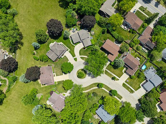 3rd image of 413 Catalpa Ln