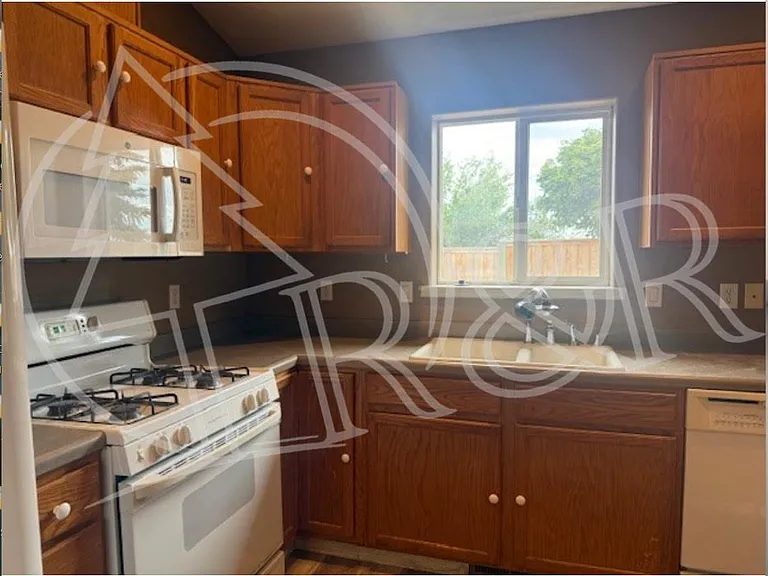 1576 Iron Horse Rd — Photo 3