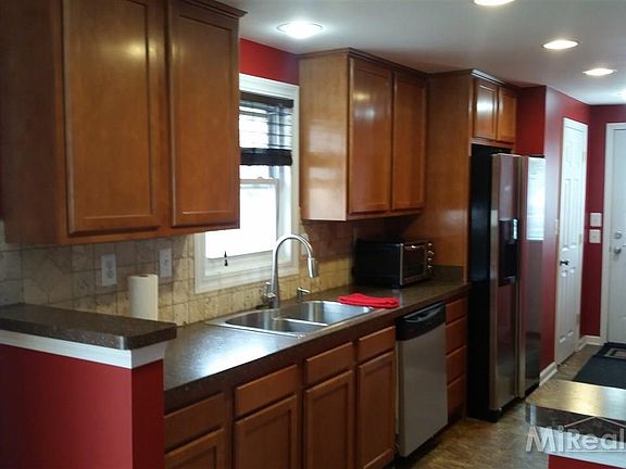 5th image of 1106 Holliday Dr