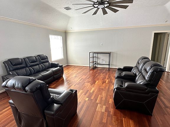 5th image of 5826 Ancient Oaks Dr
