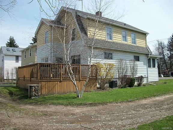 4th image of 3670 Seneca St