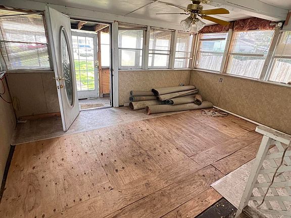 3rd image of 223 Park St