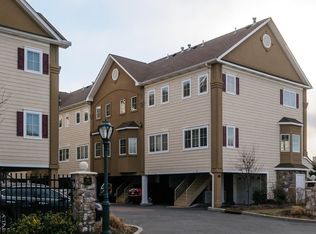 330 Maple Ave APT 4, Westbury, NY 11590