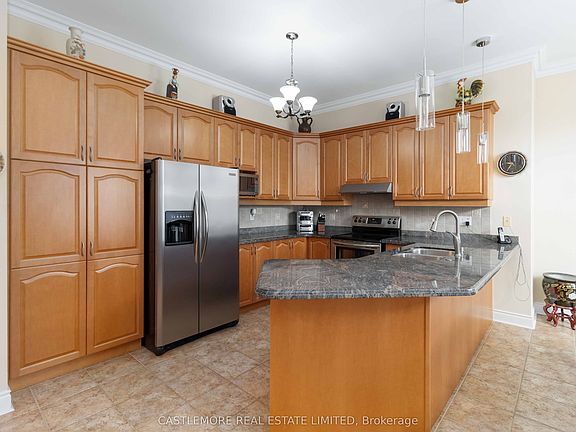 4th image of 39 Saint Hubert Dr