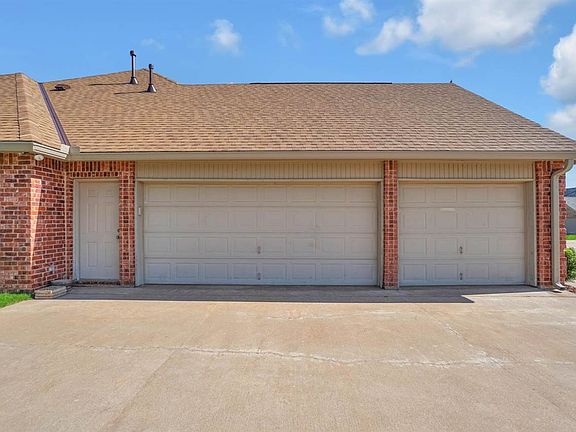 3rd image of 306 NW 76th St