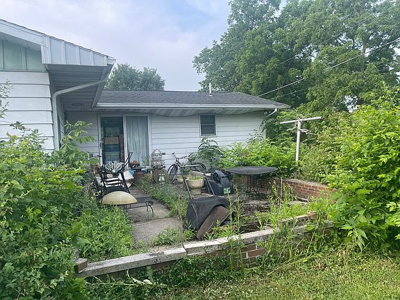 3rd image of 340 Gillcrest Dr