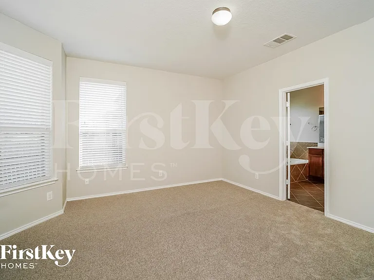 10215 Mill Path — Photo 8