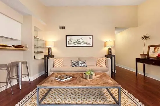 2/1 living room (standard)