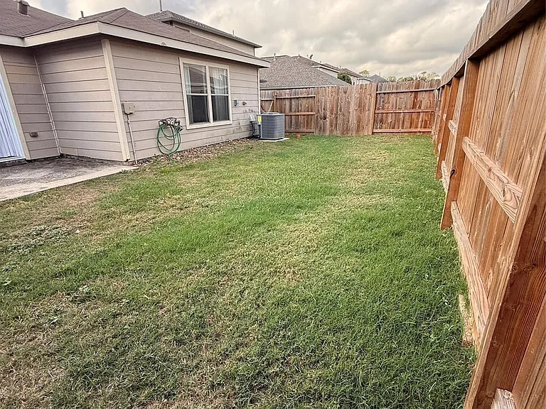 2918 Beacon Grove St — Photo 15