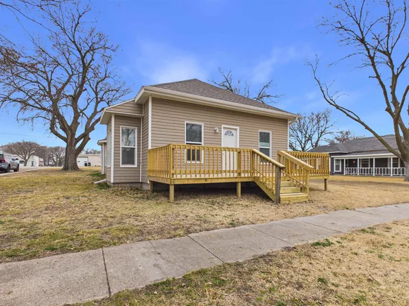401 Hubbard St, Hildreth, NE 68947