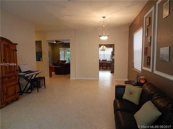 5th image of 754 Nandina Dr