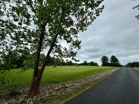 4th image of 23 Laurel Wood Ln