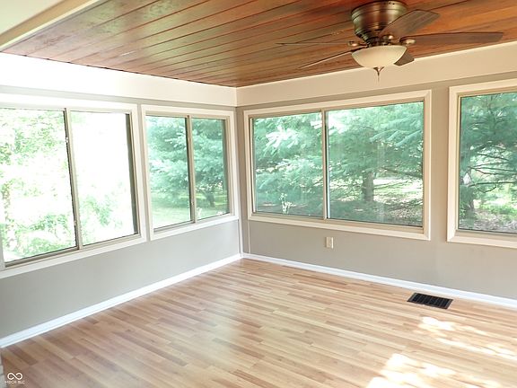 4th image of 360 Darrow Dr