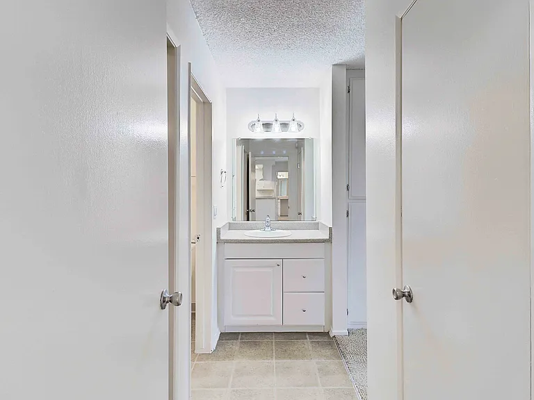 El Dorado Apartments — Photo 47