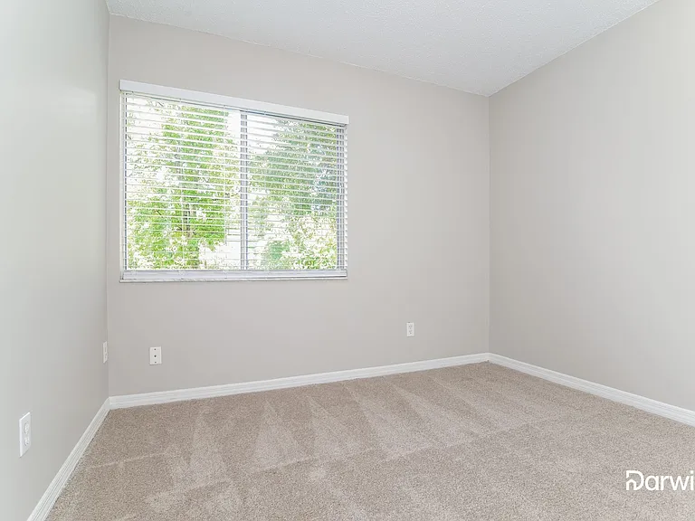 104 Holderness Dr — Photo 12