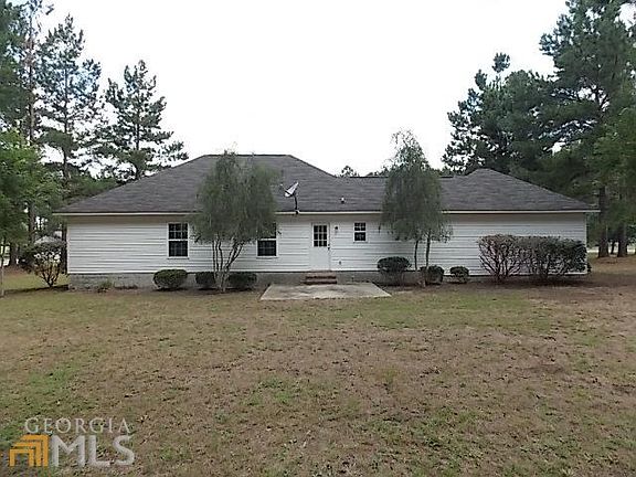 3rd image of 2304 Camelia Dr W
