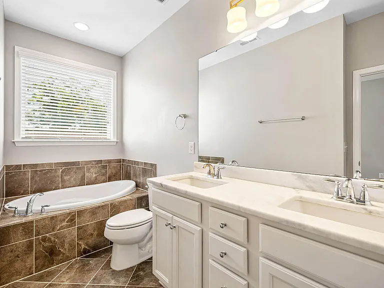 506 Aronia — Photo 27