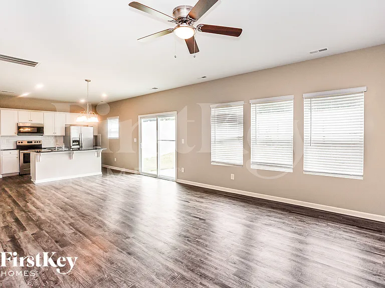 2814 Curbstone Ln — Photo 6
