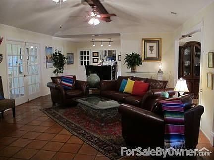 Livingroom & Breakfast Room