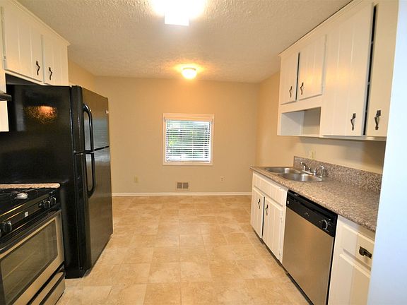 5th image of 614 Ann Ct