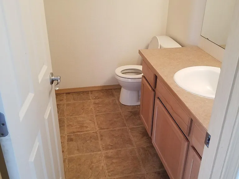 Upstairs full bathroom.