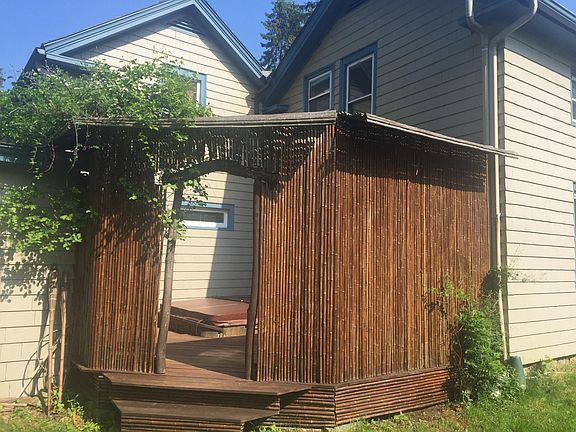 deck/hot tub