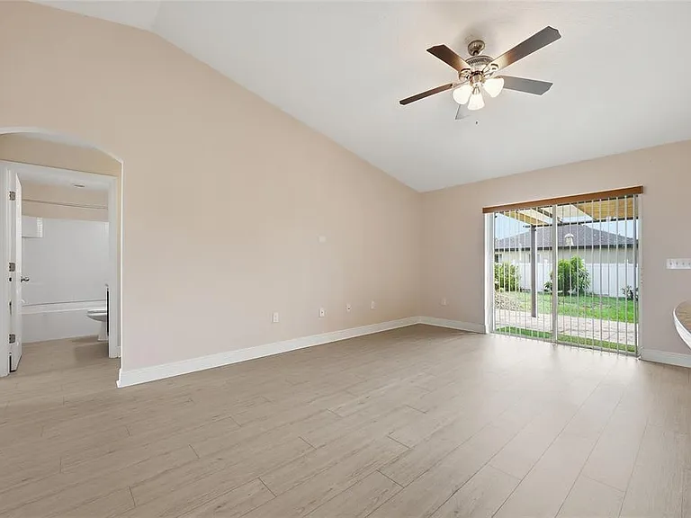 115 Maple Dr — Photo 8