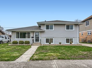 10403 Barnard Dr, Chicago Ridge, IL 60415