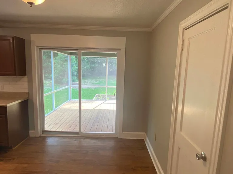 105 Sewanee Ave — Photo 12