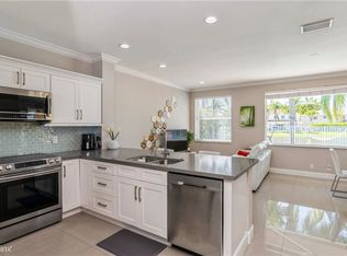 1174 Chinaberry Dr, Weston, FL 33327