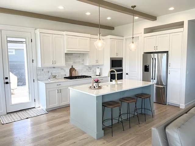 5 bed, 2516 sqft, $6,750 — Photo 2