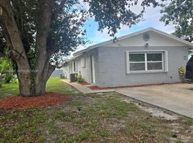 3369 SE Fairmont St, Stuart, FL