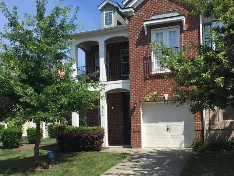 Seattle Slew Ln — Photo 1