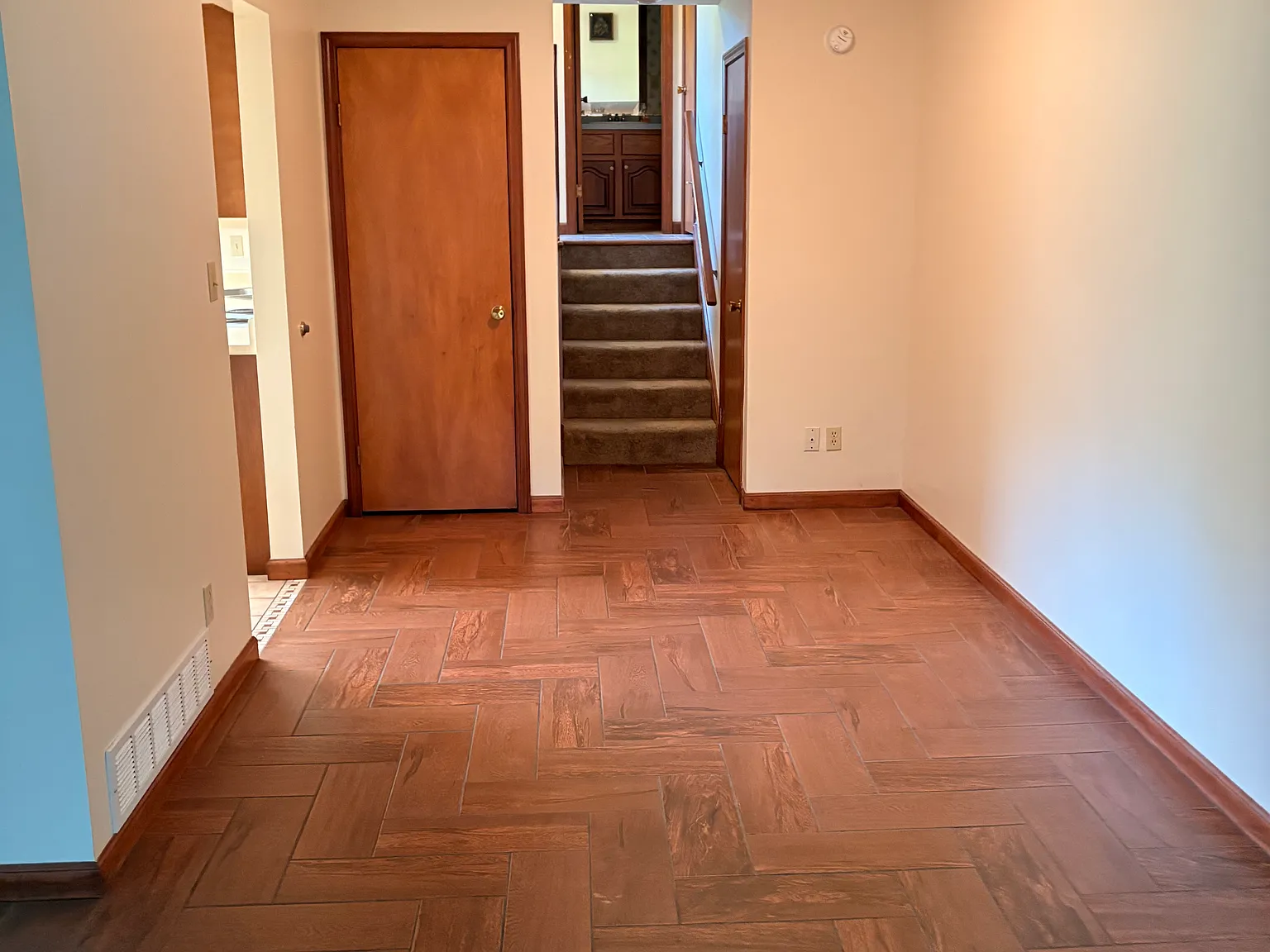 3 bed, 1.5 bath, 1350 sqft, $1,750 — Photo 3
