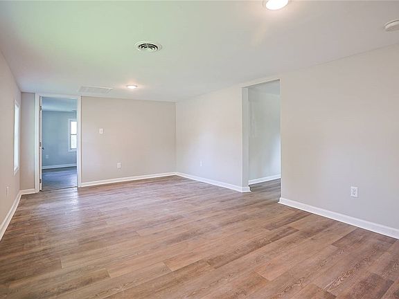 5th image of 239 Cedar St