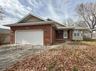 421 S Devonshire St, Nixa, MO 65714