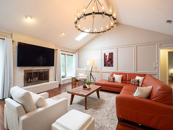 5th image of 2110 Wychwood Dr