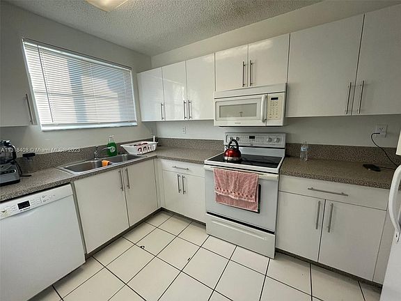 4th image of 410 NW 114th Ave #12-107