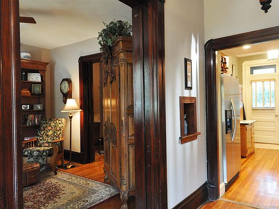4th image of 3149 Pestalozzi St