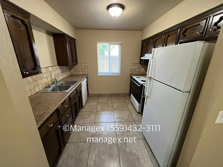 6104 N Fresno St #101 — Photo 5