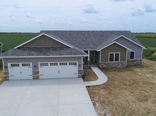 2210 Hopwood Dr, Chatham, IL 62629